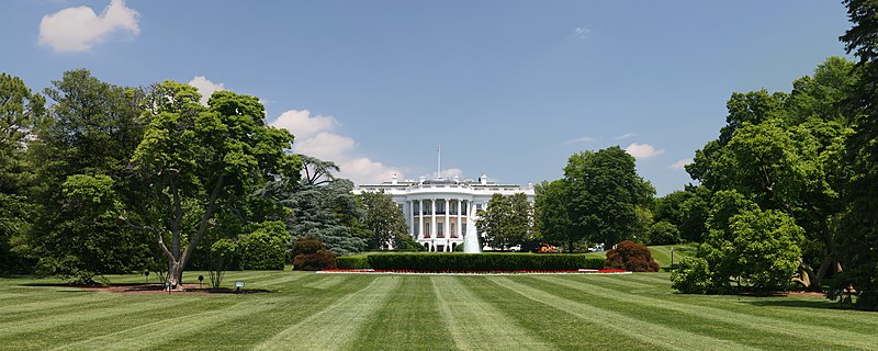 File:White House lawn.jpg